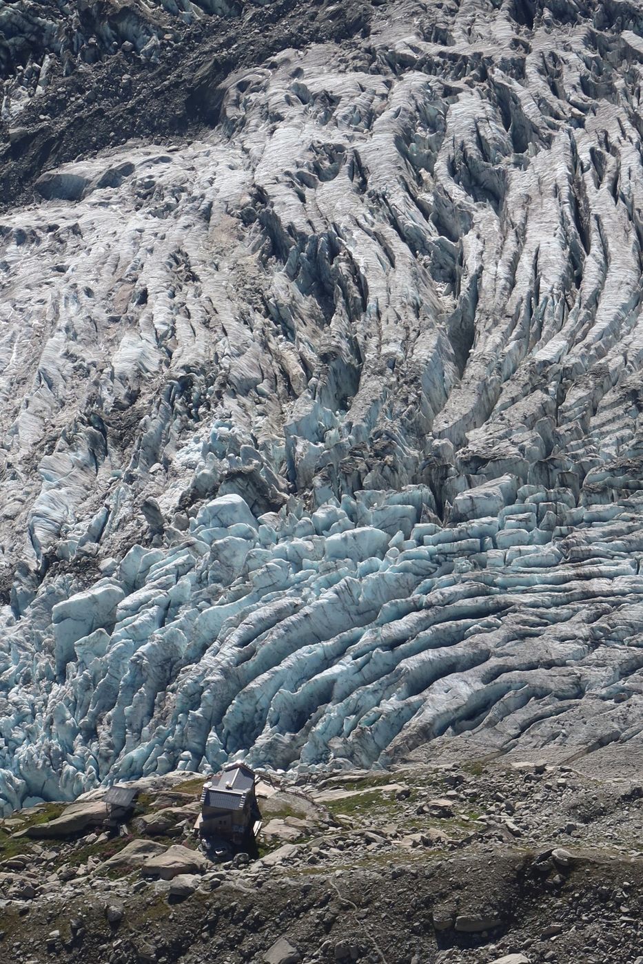 Le refuge au bord de la Mer de Glace en été
